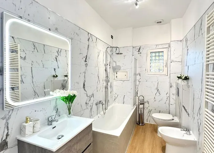 Evelyne - Centro Storico A Due Passi - *