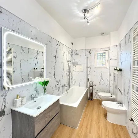 Evelyne - Centro Storico A Due Passi - *