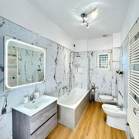 Evelyne - Centro Storico A Due Passi - Bologna