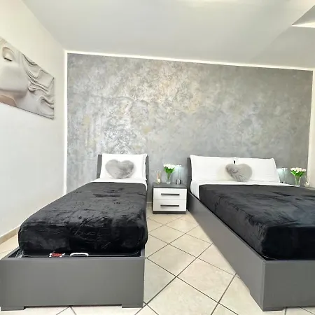 Evelyne - Centro Storico A Due Passi - * Bologne